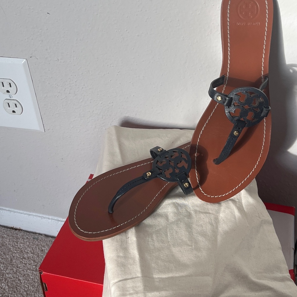 Tory Burch mini miller flat thong veg leather sandals